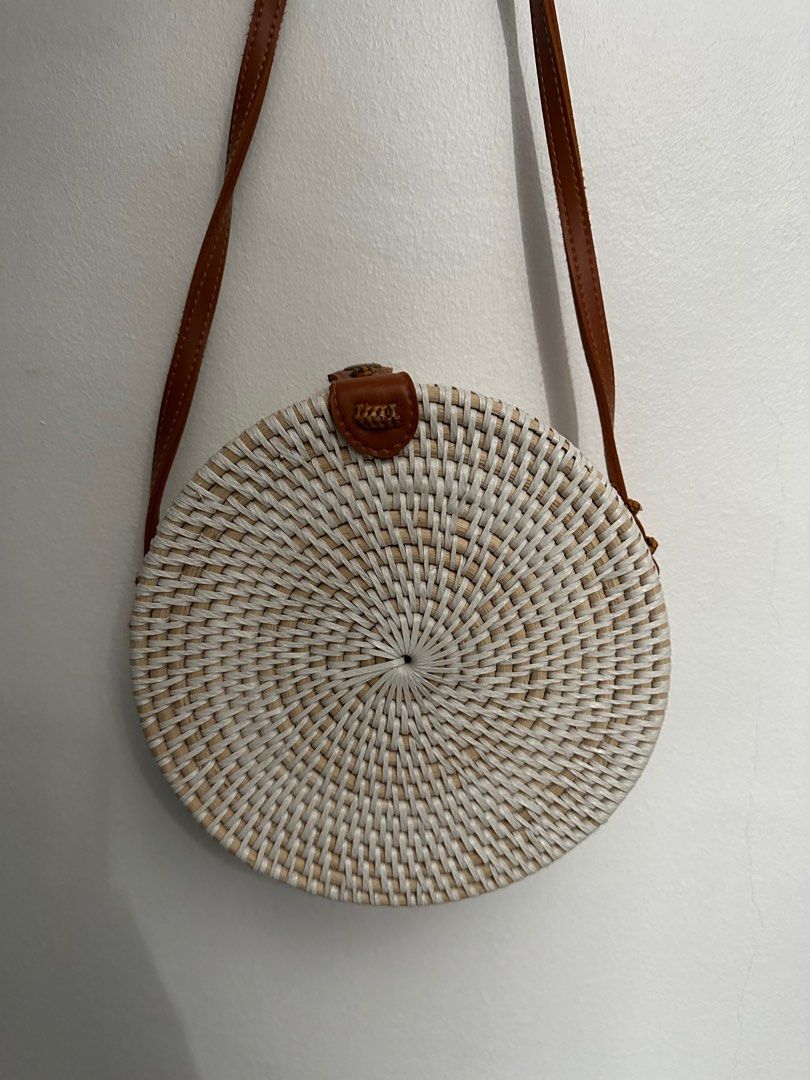 Straw shop sling bag
