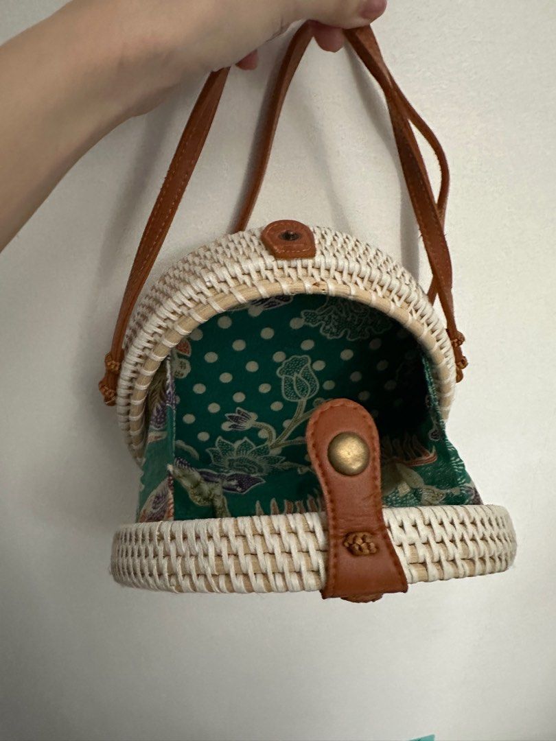 beach rattan purse round