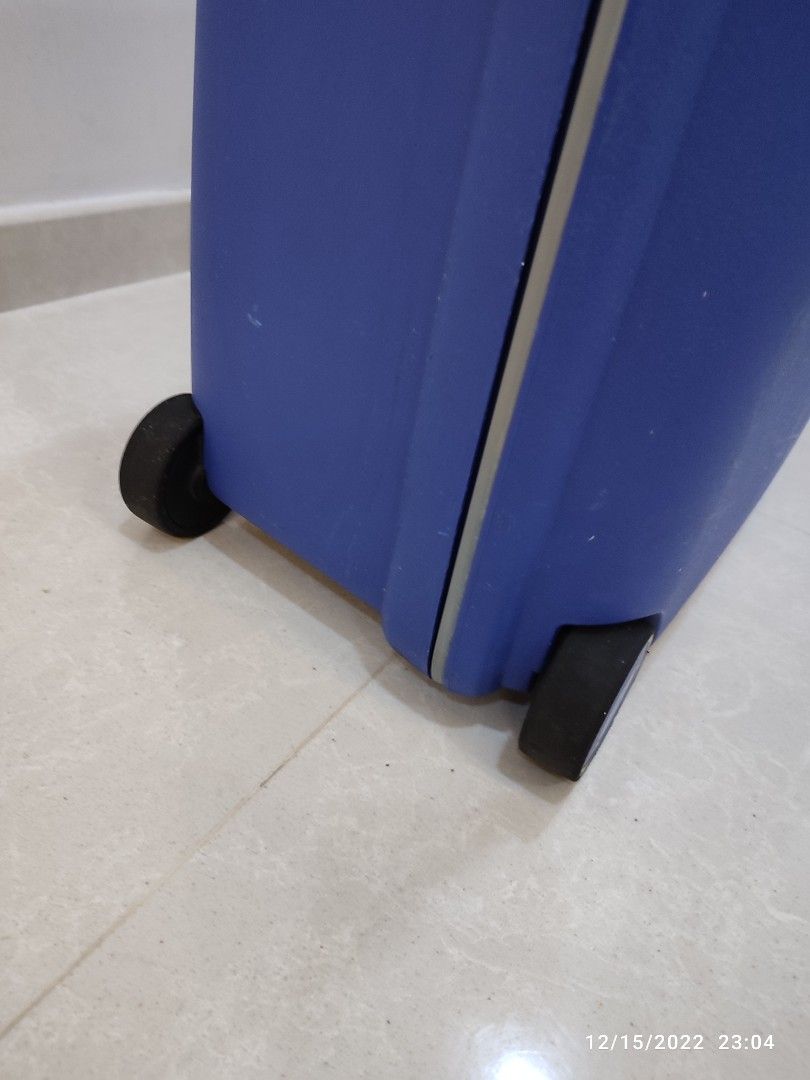 Samsonite hard case luggage (free delivery), Hobbies & Toys, Travel