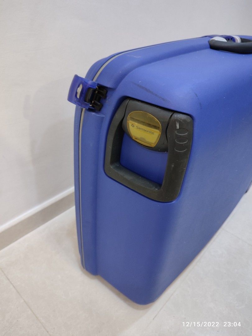 Samsonite hard case luggage (free delivery), Hobbies & Toys, Travel