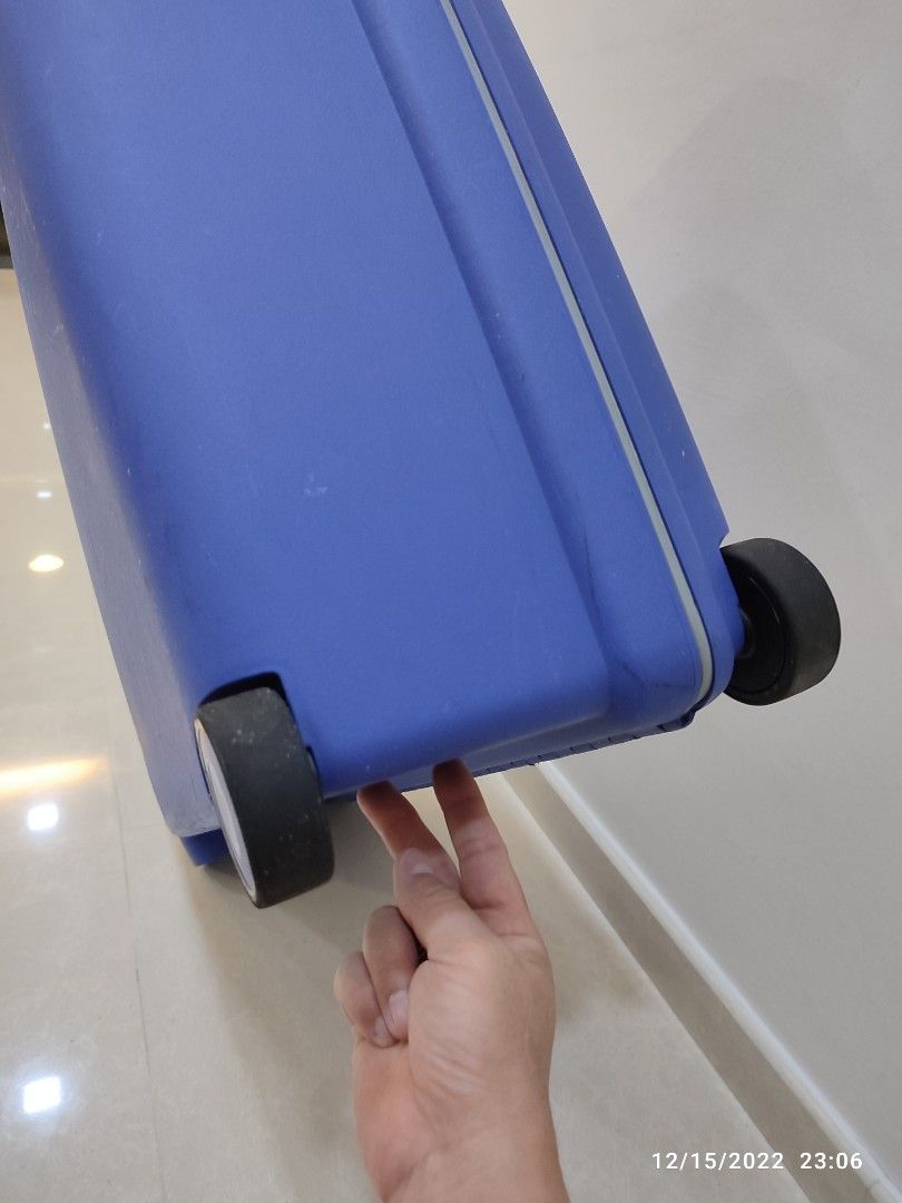 Samsonite hard case luggage (free delivery), Hobbies & Toys, Travel