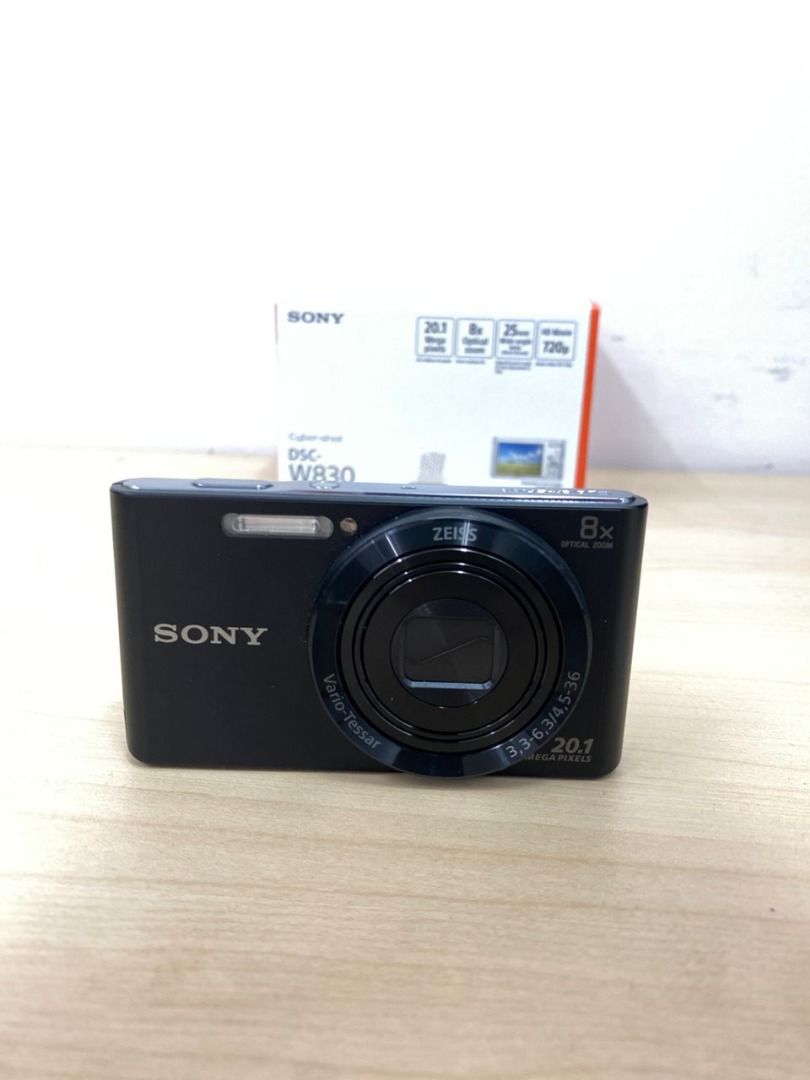 Sony Cybershot DSCW830 Compact Camera with 8x Optical Zoom Point and