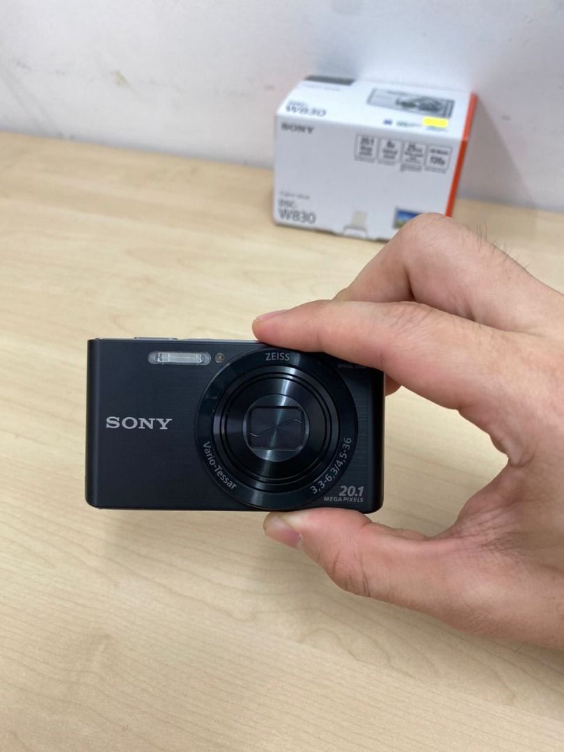 Sony Cybershot DSC-W830 Compact Camera with 8x Optical Zoom Point