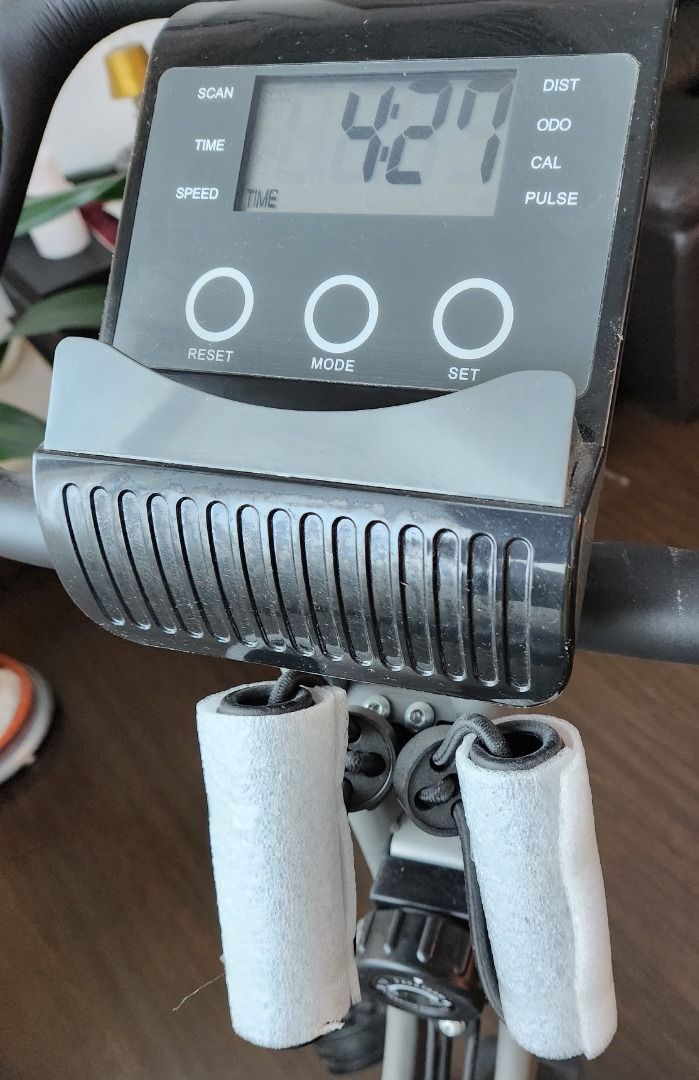 STATIONERY CYCLE AND ABDOMINAL CRUNCH MACHINES, Sports Equipment