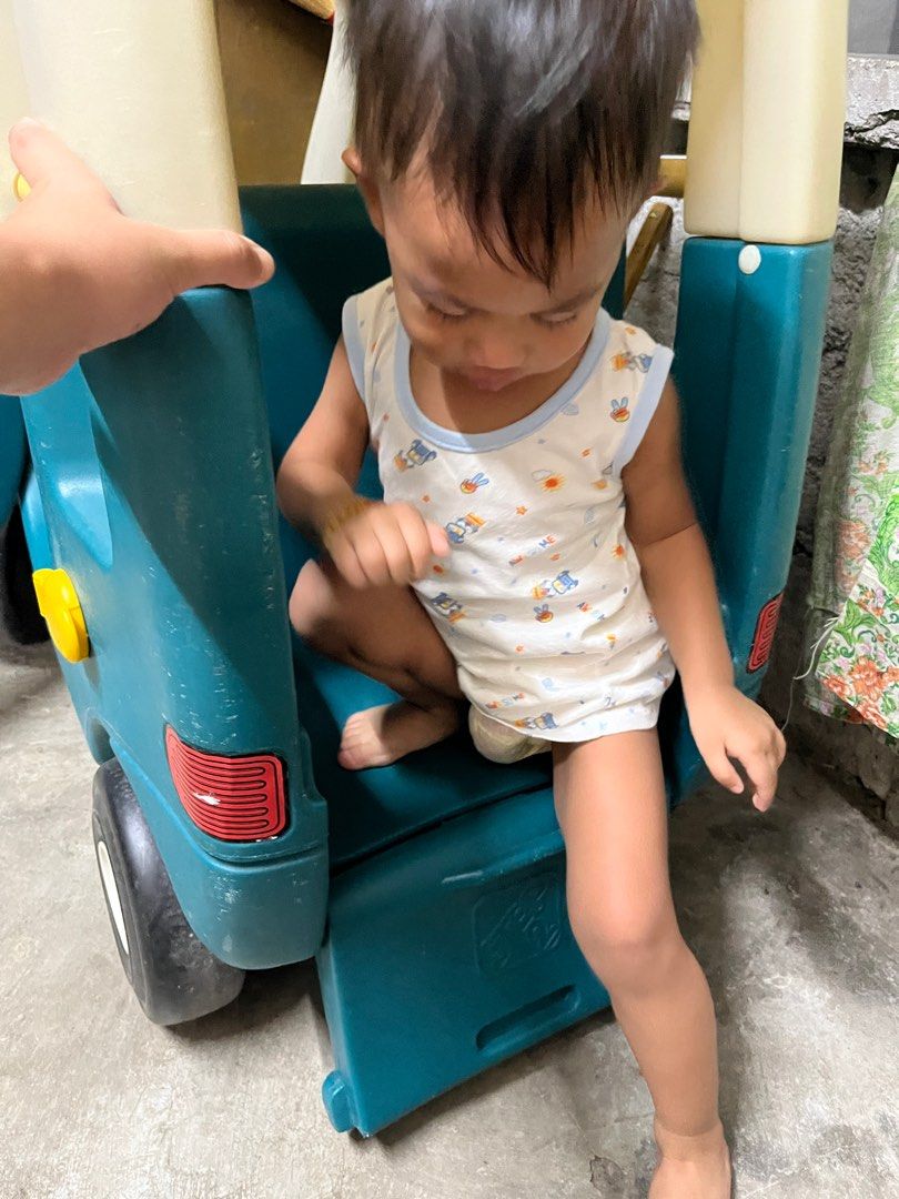 Step 2 mini van ride on car, Hobbies & Toys, Toys & Games on Carousell