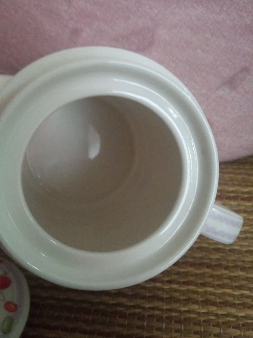 Suzy's Zoo Yamaka 2009 Teapot, Hobbies & Toys, Collectibles