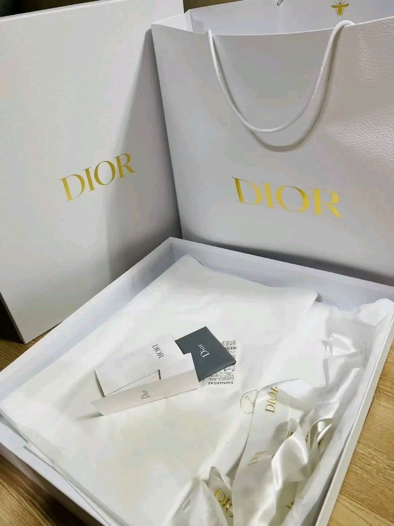 Un used.complete gm (Category: Luxury Bags & Wallets) located in Butuan. Submitted by jen_pre (Listing ID 1203146563, Image 2). Description: .