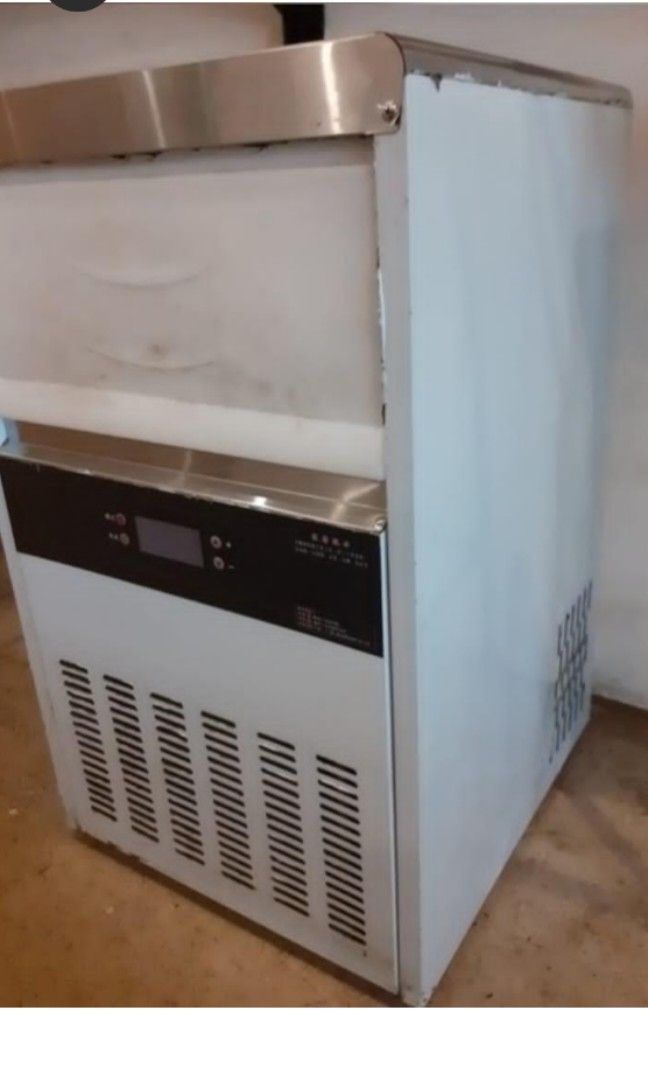 in cabinet ice maker