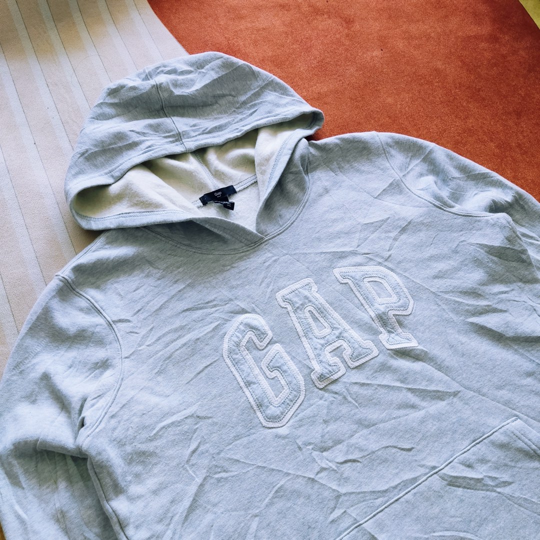 light blue gap sweatshirt