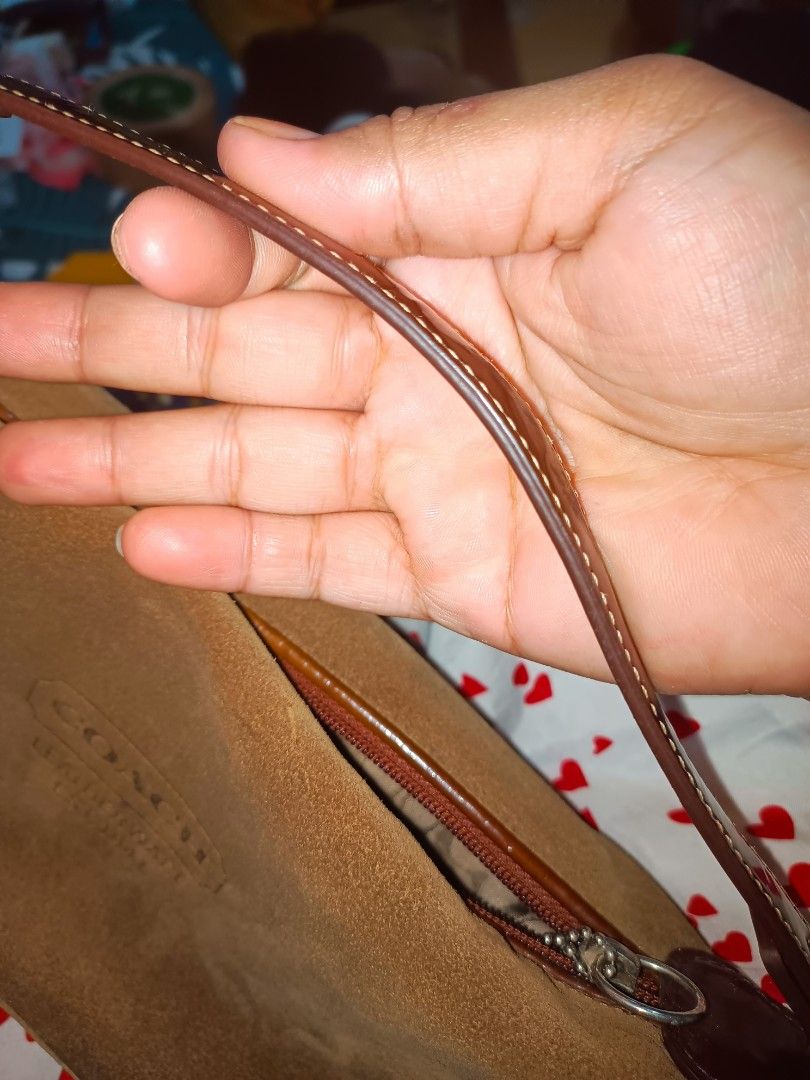 VINTAGE COACH YKK ZIP MATERIAL GAMUZA ASK FOR MORE DETAILS, Luxury, Bags & Wallets on Carousell