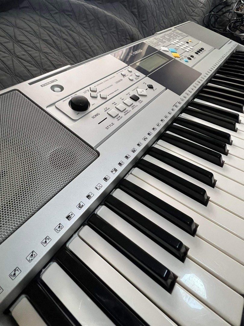 Yamaha E323 Keyboard, Hobbies & Toys, Music & Media, Musical ...