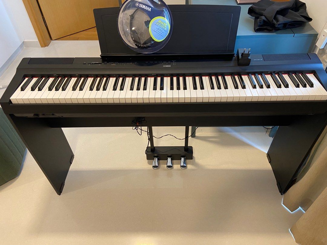 Yamaha P125 keyboard with stand and pedals, Hobbies & Toys, Music