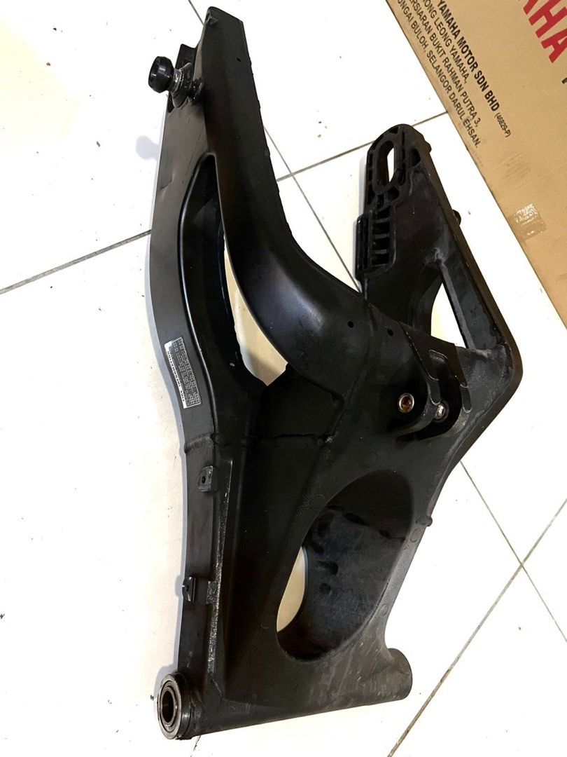 Swing arm discount yamaha r1