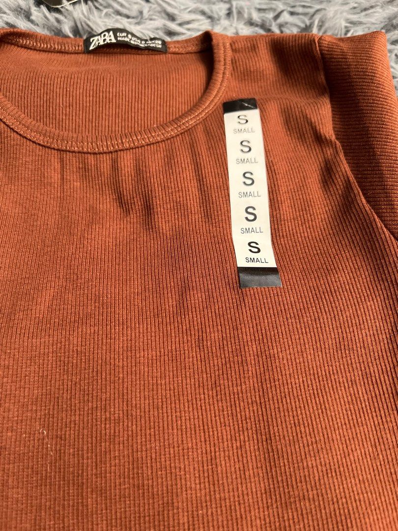 Zara Ribbed Top (Category: Shirts) located in Quezon City. Submitted by bubbleg3m (Listing ID 1203168829, Image 3). Description: 🍷💐Selling💐🍷 Zara Ribbed Top 🍭Basic 🍭brand new no flaws Fits S I give discount for 2 orders up just send me a msg💌.