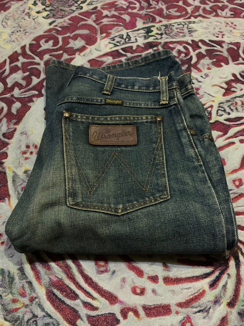 028 VINTAGE WRANGLER JEANS