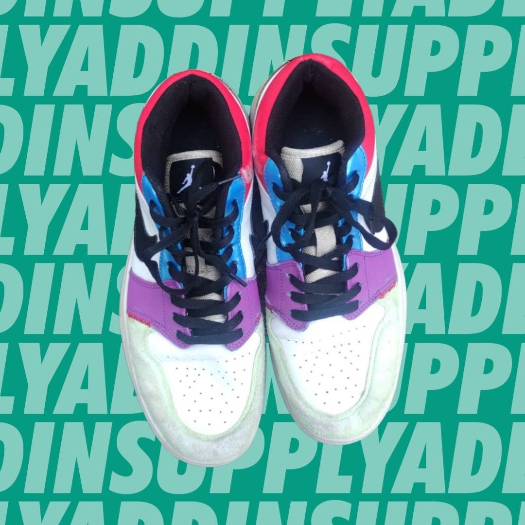 Light bulb shoes top
