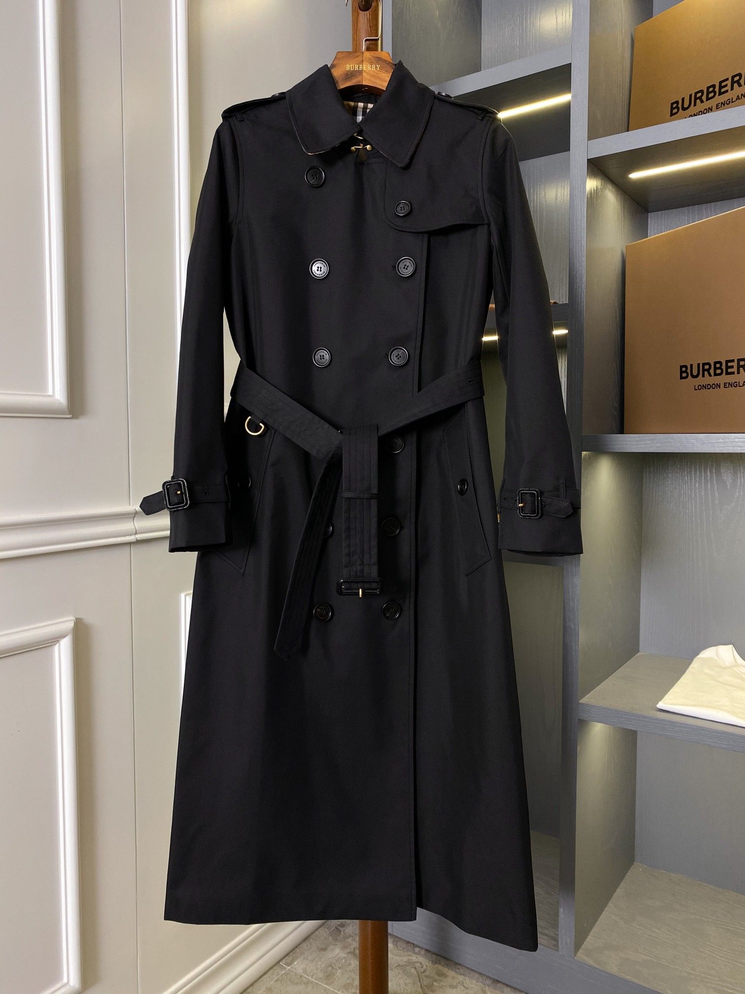 Authentic Burberry Kensington Fit-Heritage Trench Long Trench Coat, Women's  Fashion, Coats, Jackets and Outerwear on Carousell