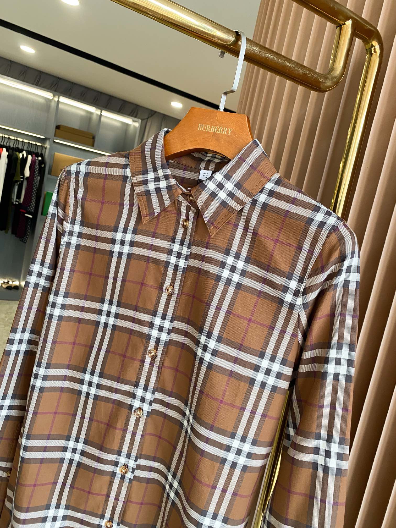 Authentic Burberry Plaid Cotton Poplin Loose Shirt, Men's Fashion, Tops &  Sets, Formal Shirts on Carousell