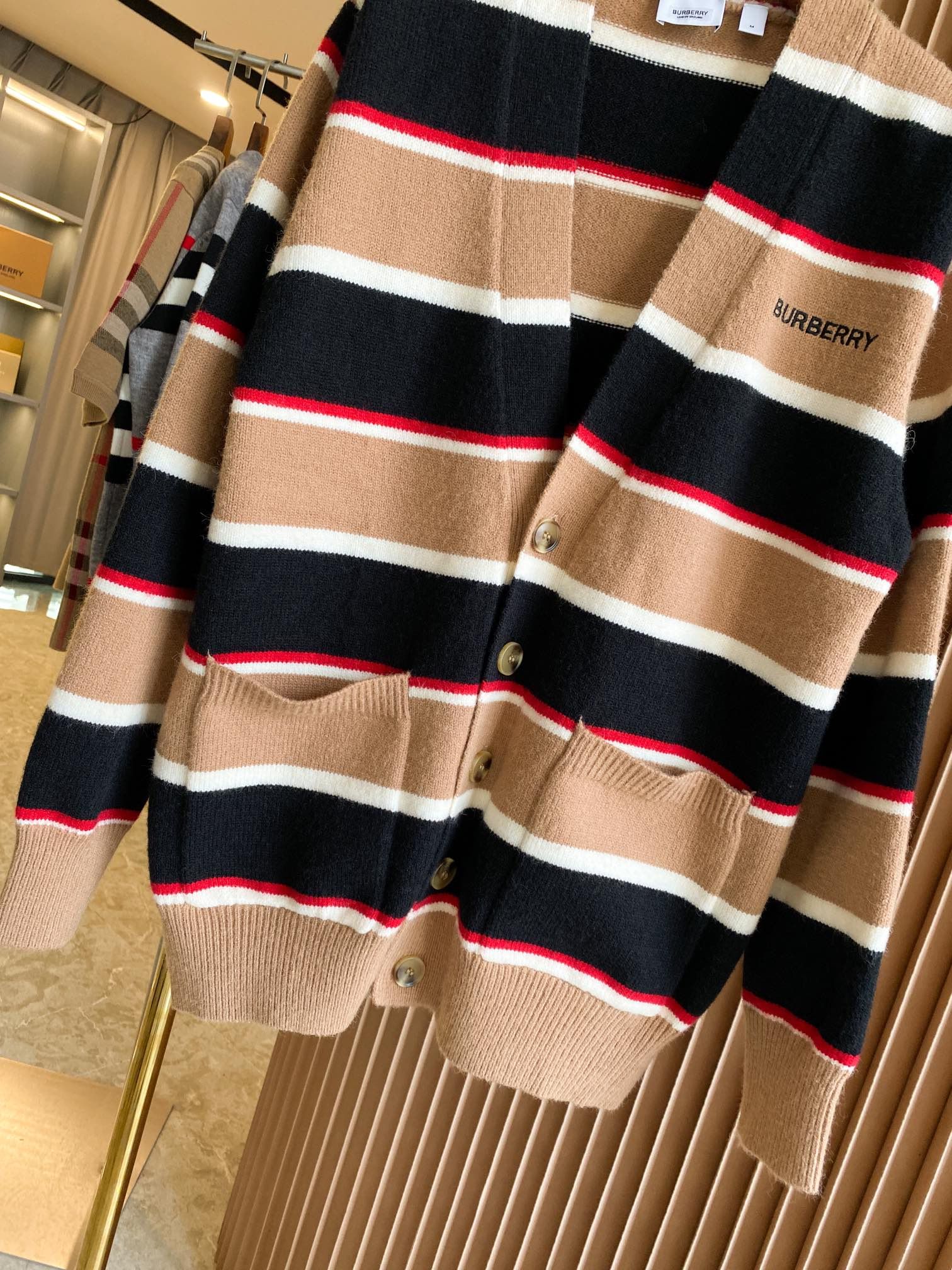 Burberry sheep sweater hot sale