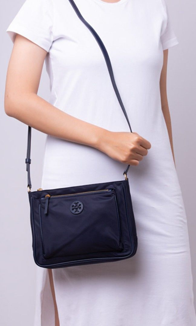 Introducir 77+ imagen tory burch nylon crossbody navy