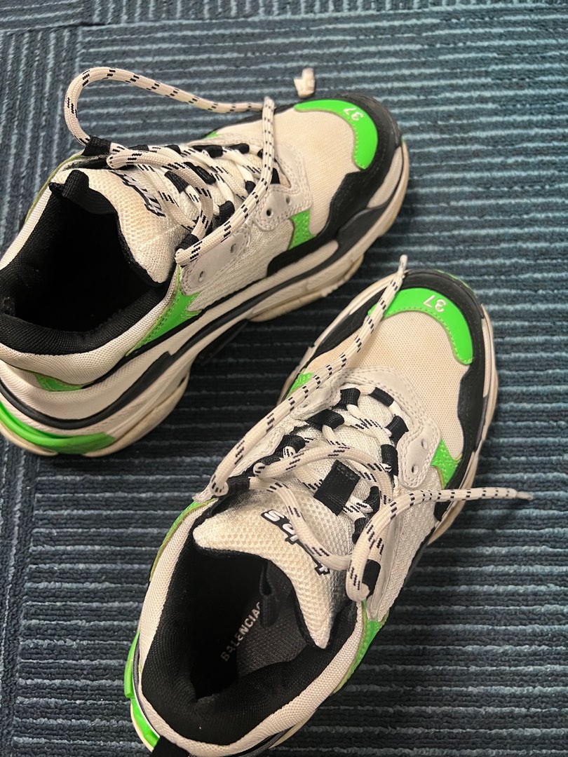 balenciaga triple s 360 view