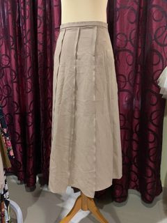 Beige/light brown skirt