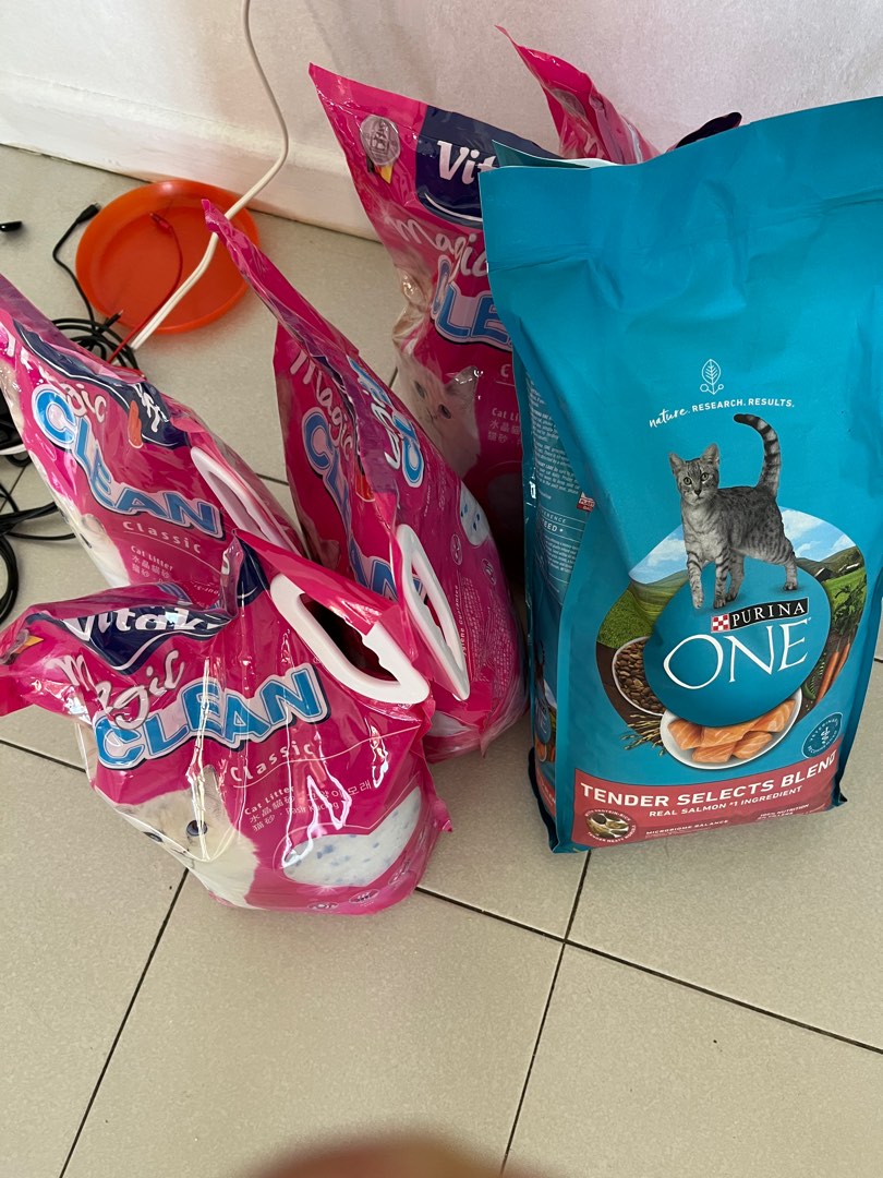 Cat food and 5 cat litters, Pet Supplies, Pet Food on Carousell