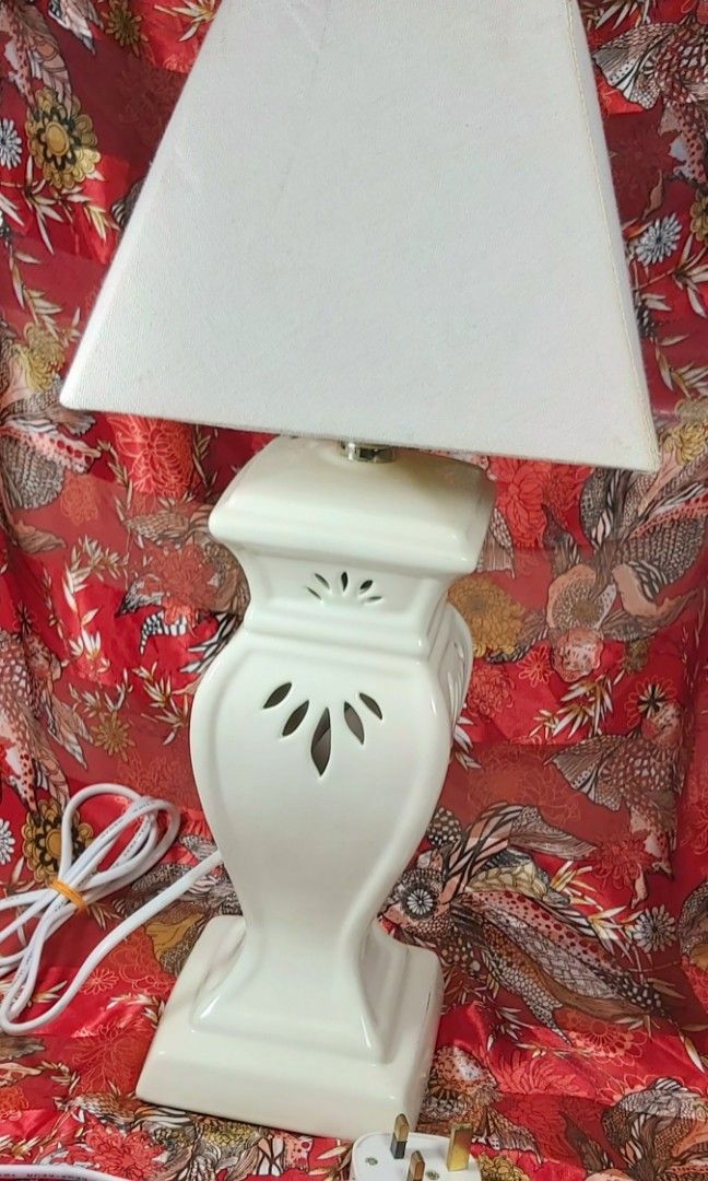 Ceramic White Lampshade (Category: Lighting) located in San Pedro. Submitted by PrettyBakersCollection (Listing ID 1203483150, Image 1). Description: Ceramic White Lampshade bulb not included please see picture for issues of the item. Thank you 🙏.