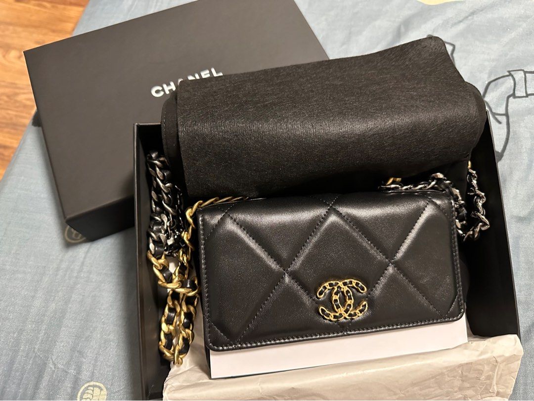 Chanel 19A Croc Embossed Calfskin Wallet on Chain