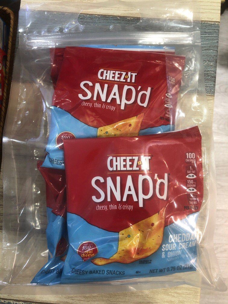 Cheez it Snap’d cheddar sour cream and onion (7 pack), 嘢食 & 嘢飲, 包裝食物&即食