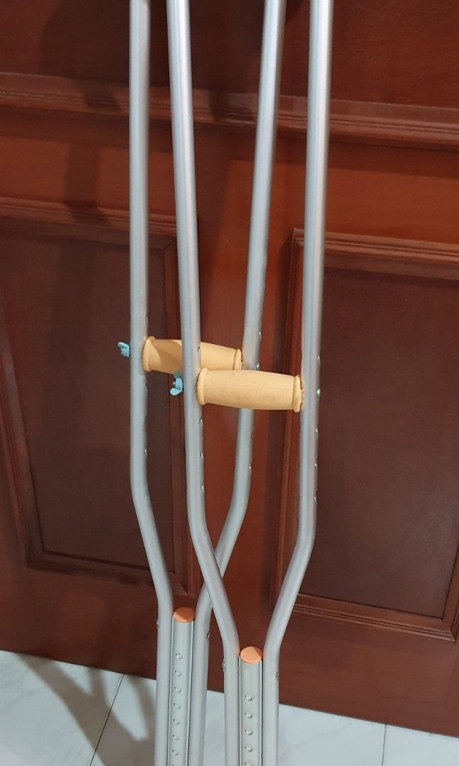 Clutches for Walking, Health & Nutrition, Assistive & Rehabilatory Aids, Rehabilitative Devices