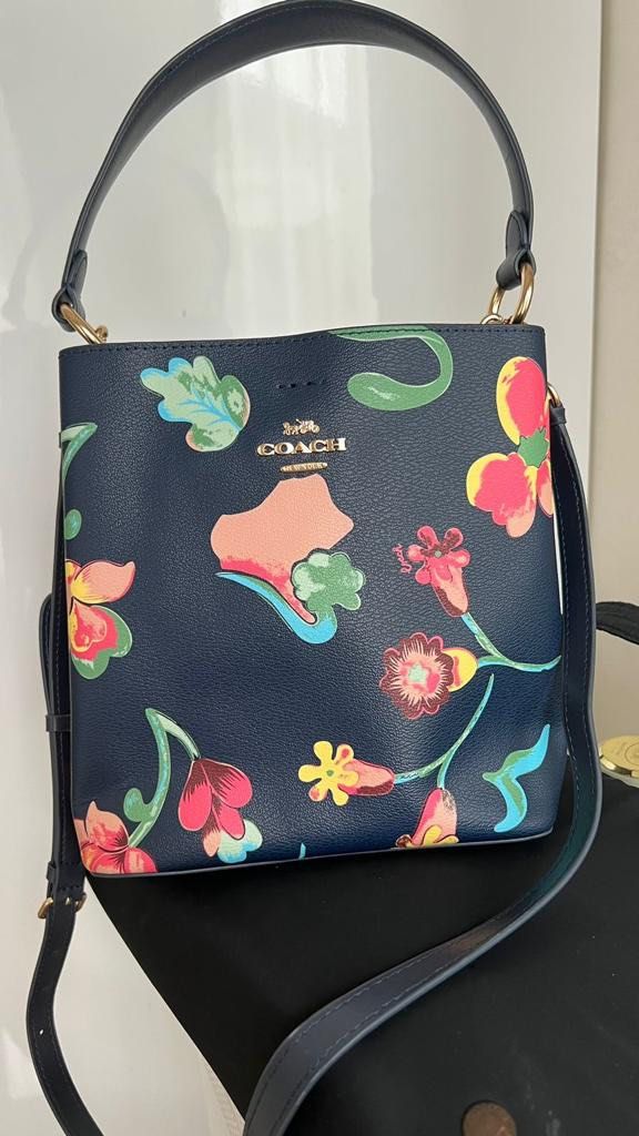 COC Flower Bucket Bag, Women's Fashion, Women's Bags & Wallets on Carousell