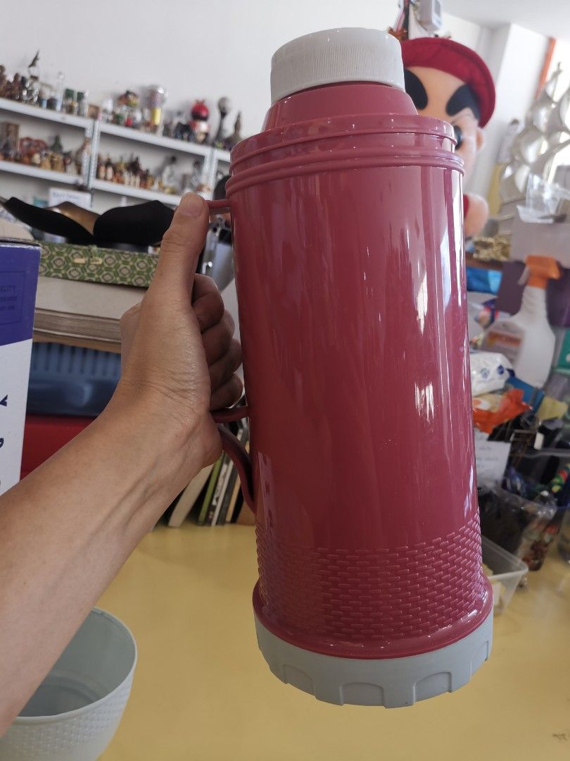 Daydays Vacuum Flask Thermos Keep Warm Cold Bottle 1.8L, Furniture & Home Living, Kitchenware