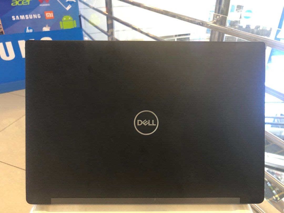 Dell latitude 7290 core i5 8th generation 8 Gb memory 256 Gb Ssd