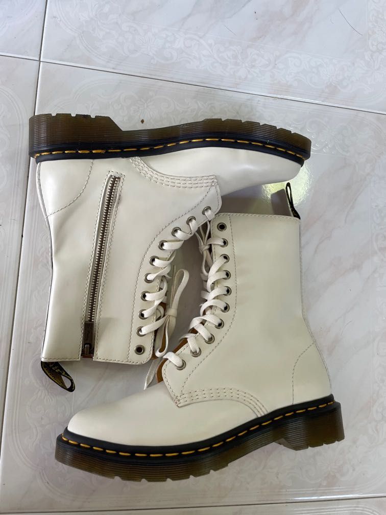 Dr Martens Alix 10 eye boots UK4