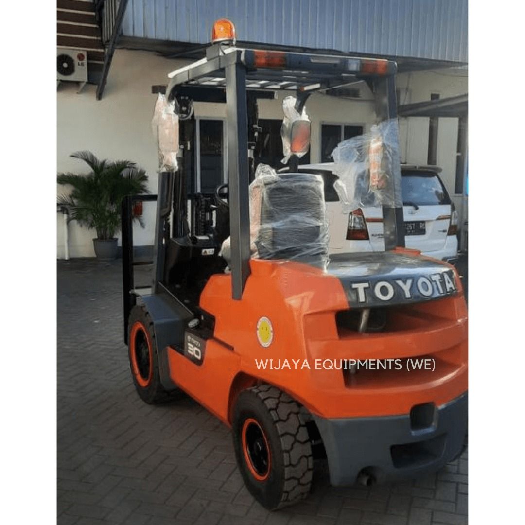 Forklift Toyota FDZN30 Kapasitas 3 ton Garansi Resmi, Mobil & Motor