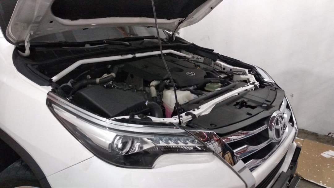 fortuner hilux strut bar, Car Parts & Accessories, Other Automotive