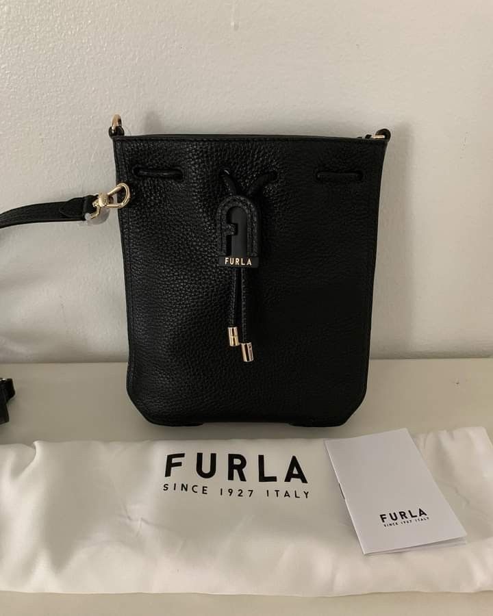 FURLA Atena Leather Crossbody Bag, Women's Fashion, Bags & Wallets