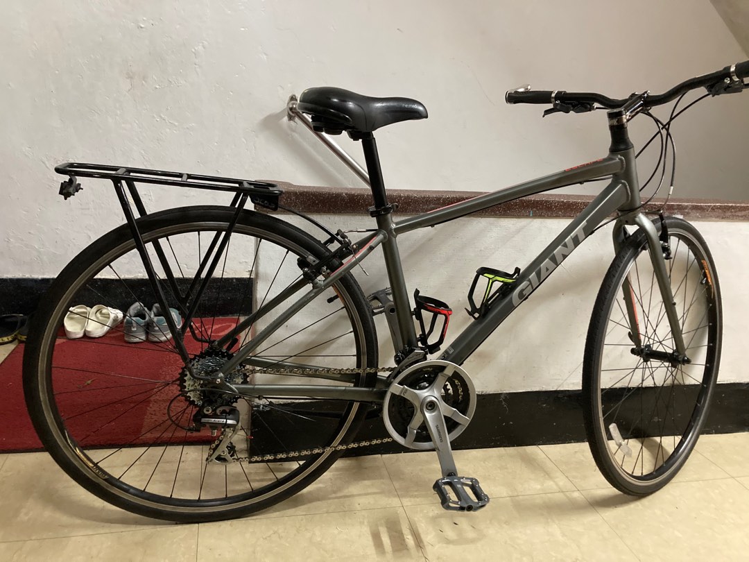 GIANT ESCAPE 3, 體育器材, 自行車及配件, 單車在旋轉拍賣