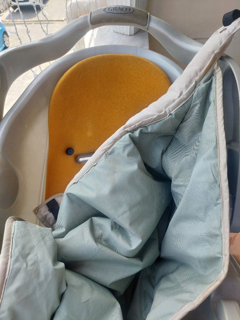 Graco baby car carrier, Babies & Kids, Baby Nursery & Kids Furniture