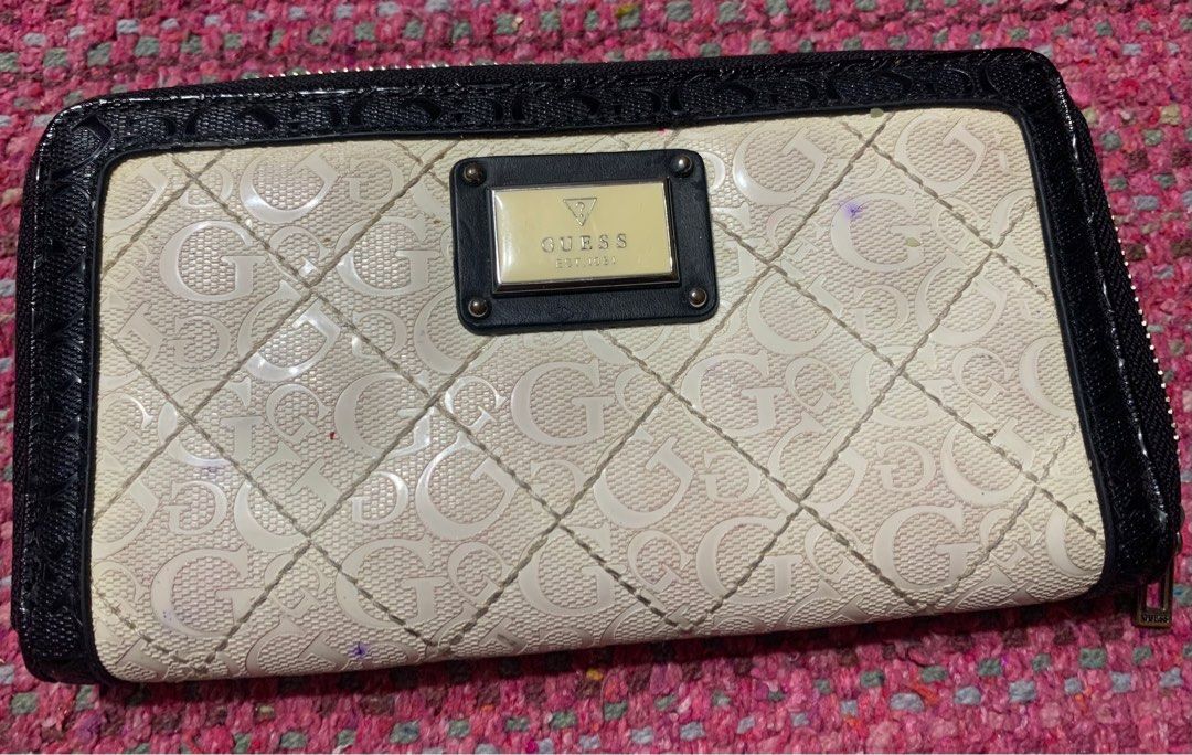 Guess wallet, Women's Fashion, Bags & Wallets, Wallets & Card holders on Carousell
