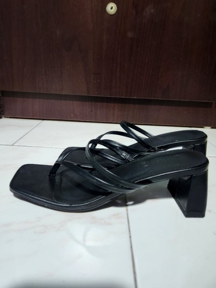 flip flop mule heels