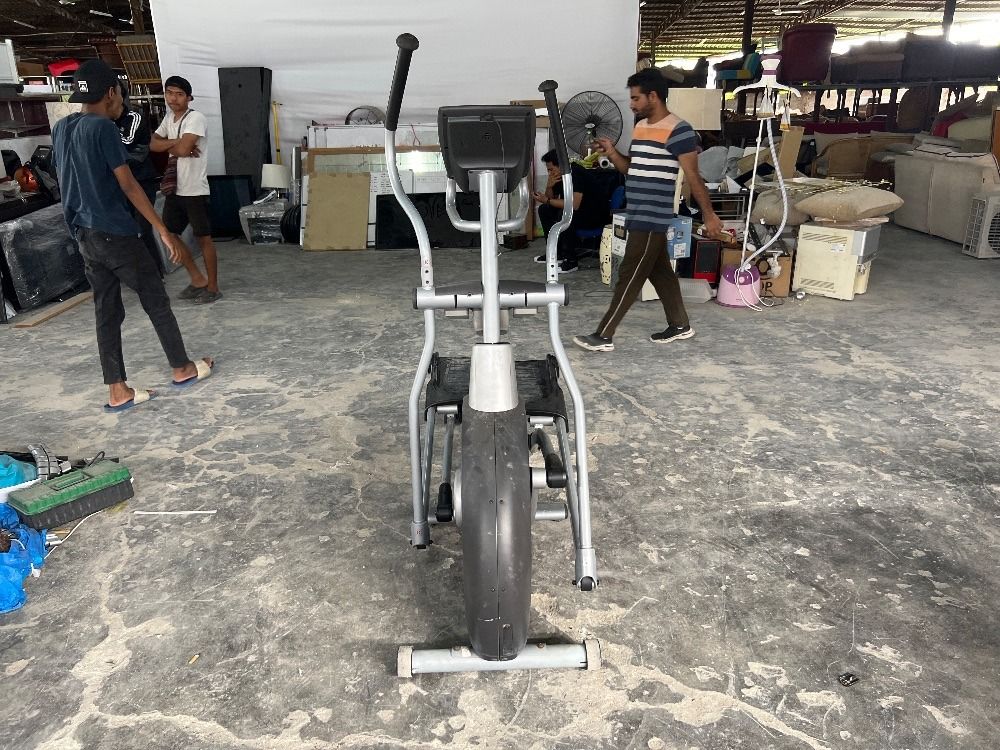 S20001040 Horizon Endurance 4 Cross Trainer Elliptical Machine