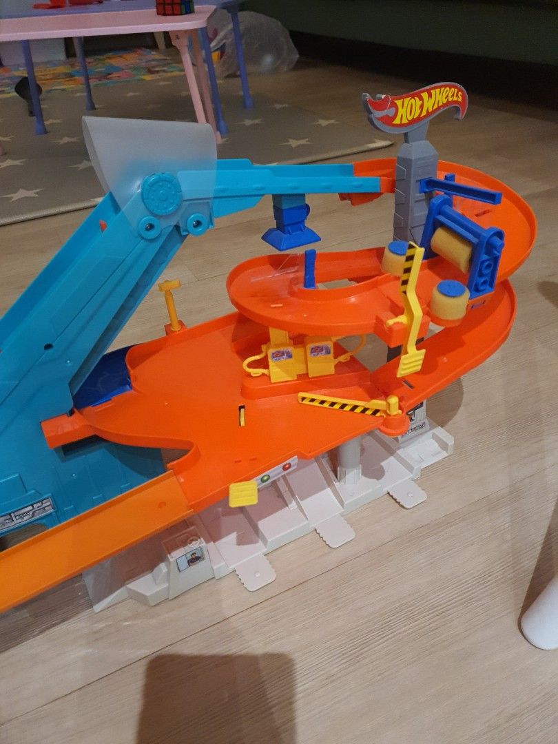 Hot wheels Track set., Hobbies & Toys, Toys & Games on Carousell