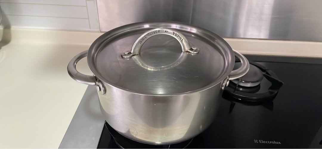 Jamie Oliver Tefal stew pot, Furniture & Home Living, Kitchenware