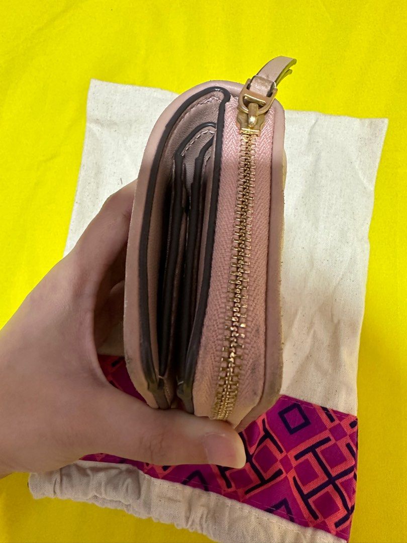 Tory Burch TB Kira Chevron Pink Moon, Barang Mewah, Tas & Dompet di  Carousell