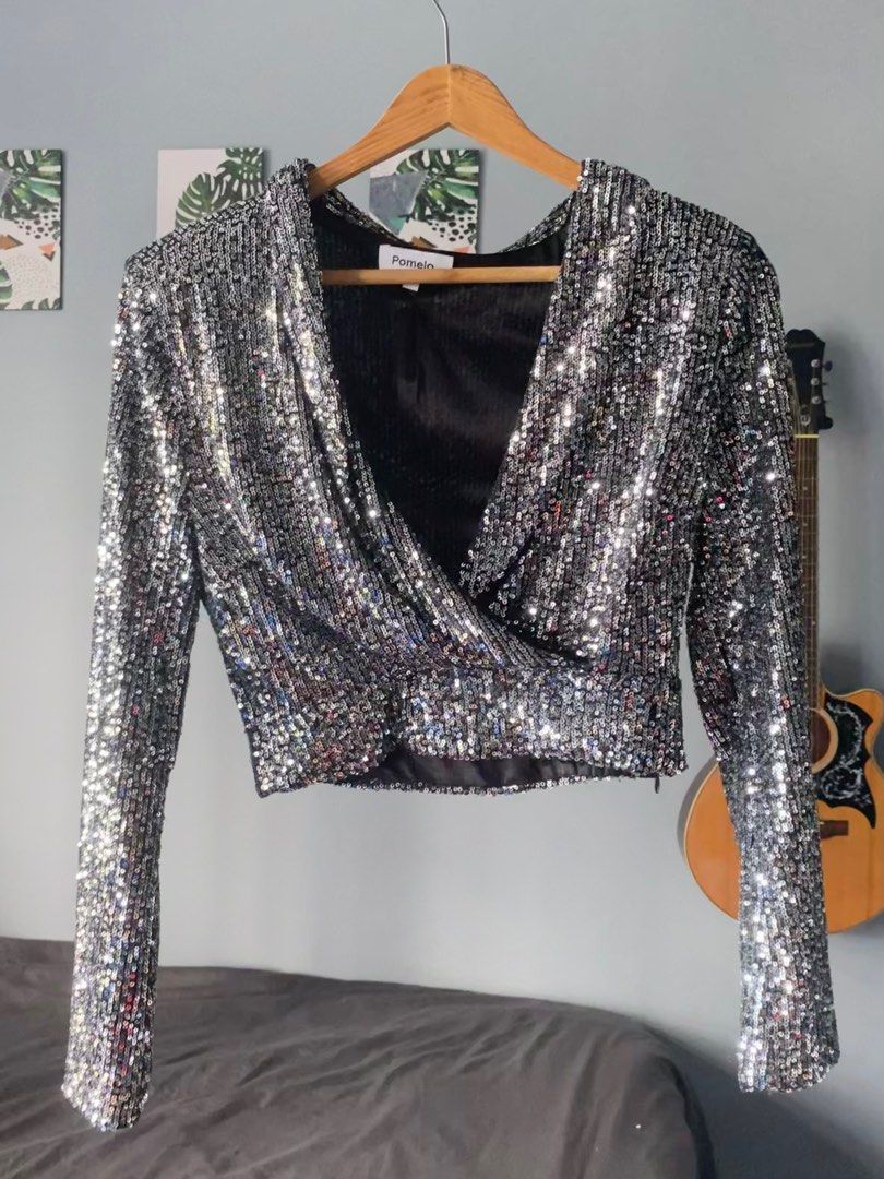 Long sleeve Pomelo silver crop top, Women's Fashion, Tops, Longsleeves on  Carousell