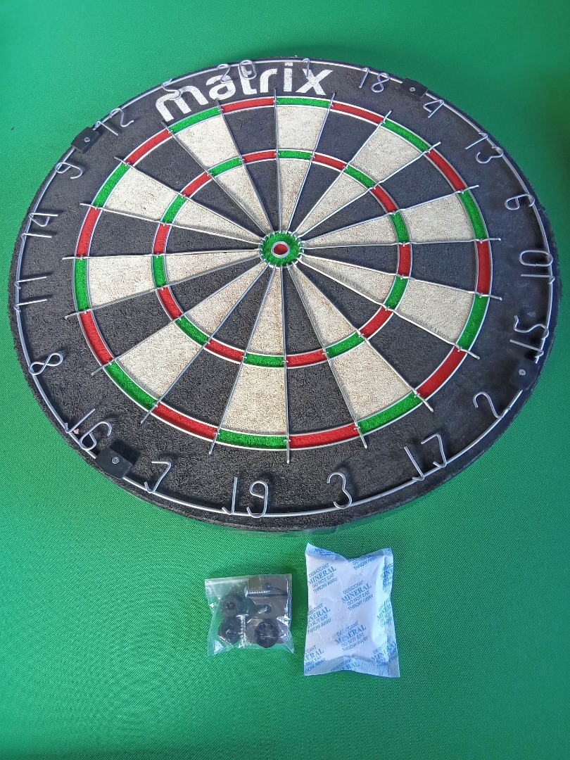 Matrix Bristle Dart Board / Dart Board Games, Sports Equipment, Sports