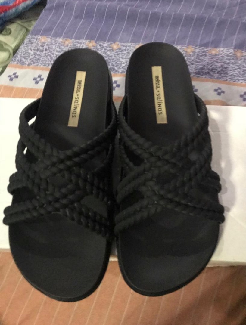 Melissa Salinas, Women's Fashion, Footwear, Slippers and slides on Carousell