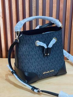 (Category: ) located in . Submitted by maiyasluxurybagshoppe (Listing ID 1203446143, Image 1). Description: .